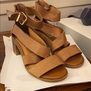 Steve Madden Brown Heeled Strappy Sandal size 5